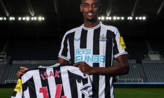 Isak trifft beim Debüt