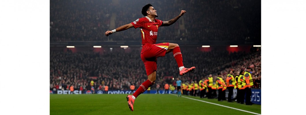 Luis Diaz genießt den Jubel von Anfield