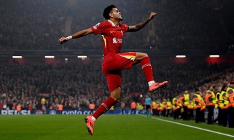 Luis Diaz genießt den Jubel von Anfield